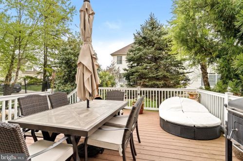 5 Wheatfield Ct, Columbus NJ  08022-1977 exterior