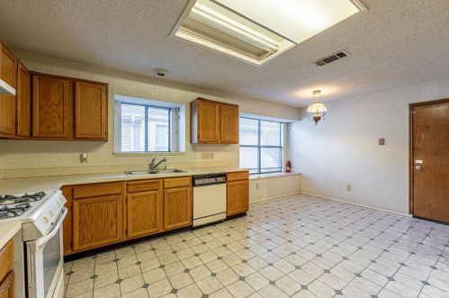 4829 Crestpoint Ln, Garland TX exterior