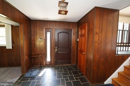 17 Stonicker Dr, Trenton NJ 08648-3215 exterior