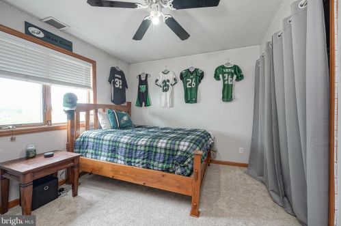 431 Meadowcroft Rd, West Deptford NJ 08096-4007 exterior