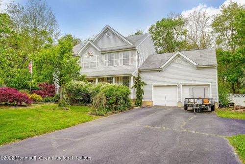 352 Freehold Rd, Jackson Twp NJ  08527-4553 exterior