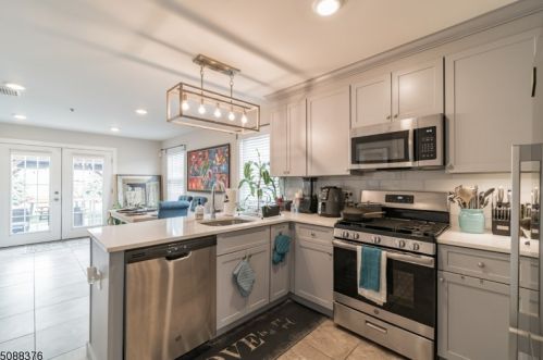 17 Park St, Belleville, NJ 07109-2342