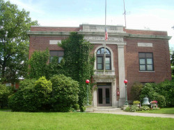 25 Willow St, Newton, MA 02459-1915