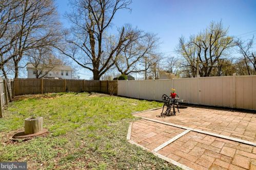 450 New York Ave, Columbus NJ 08022-2021 exterior