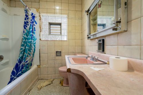 2447 Oak Park Ave, Forest View IL 60402-2530 exterior