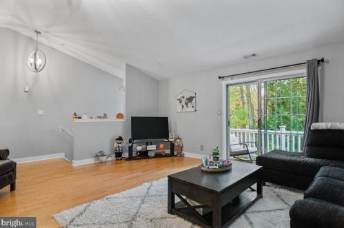 68 Crestmont Dr, West Deptford NJ  08051-2161 exterior