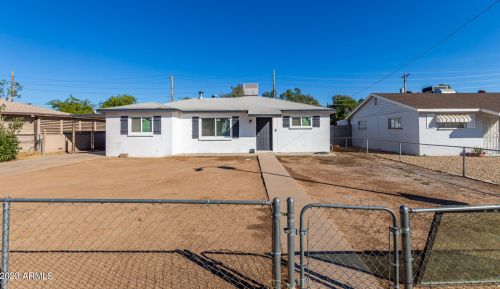 8521 27th Dr, Phoenix, AZ 85051-4002