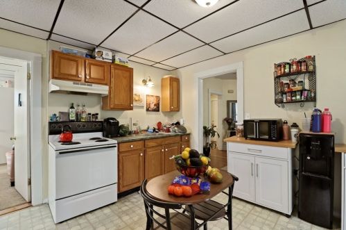 32 Corthell Ave, Whitman MA 02382-1803 exterior