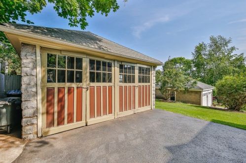 43 Menotomy Rd, Arlington MA 02476-6109 exterior