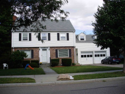 285 River St, Newton, MA 02465-1437