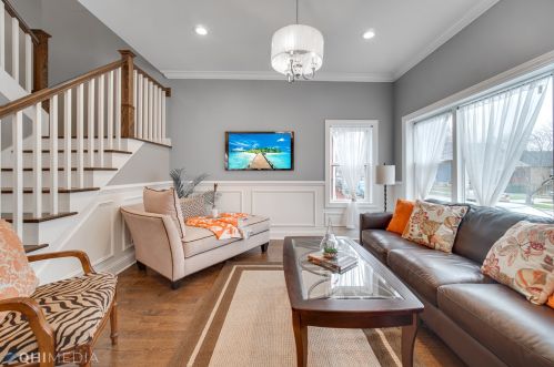 1342 Oak Park Ave, Forest View, IL 60402-1226