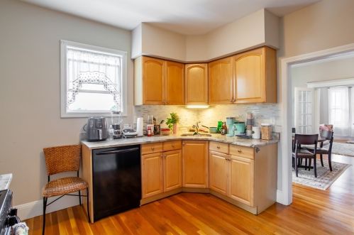 33 Glendale Ave, Everett MA 02149-4102 exterior