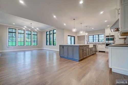 158 Magnolia Ave, Tenafly NJ  07670-1828 exterior