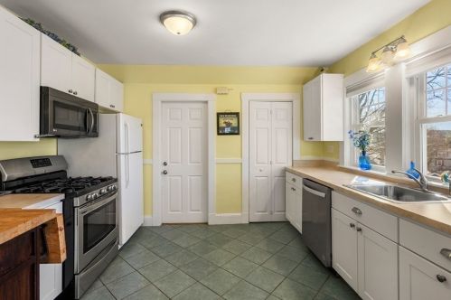 44 Barham Ave, Quincy MA 02171-2711 exterior