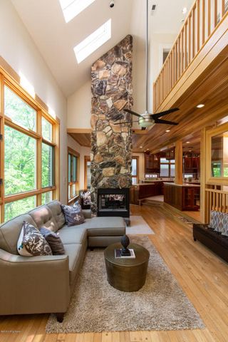 1408 Mockingbird Vly Grn, Louisville KY  exterior