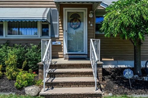 14 Holly St, Carteret, NJ 07008-2419