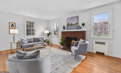 31 Sunset Ave, Belleville, NJ 07109-2316