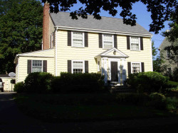 73 Day St, Newton, MA 02466-2918