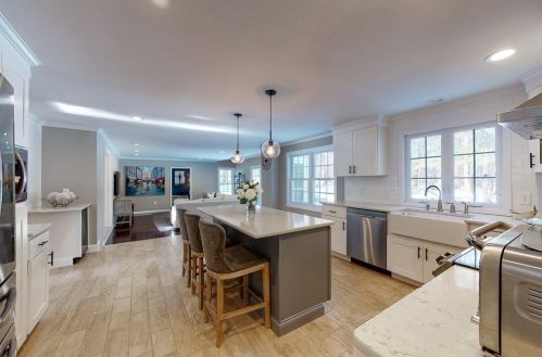 11 Colonial Dr, Shrewsbury MA  01545-1520 exterior