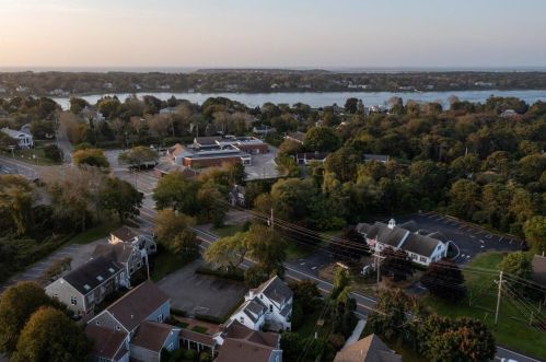 6 Munson Meeting, Chatham MA exterior