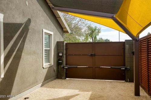 2728 Amelia Ave, Phoenix AZ 85033-3405 exterior