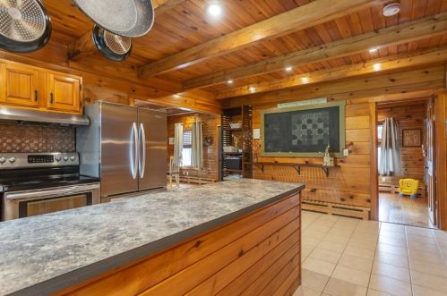 550 Hart St, Dighton MA  02715-1407 exterior