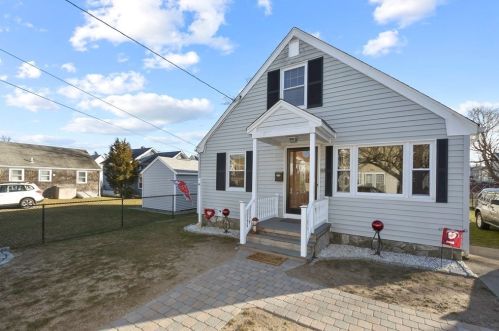 118 Sylvia St, New Bedford, MA 02745-6136