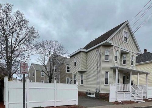 24 Holmes St, Quincy, MA 02171-2420