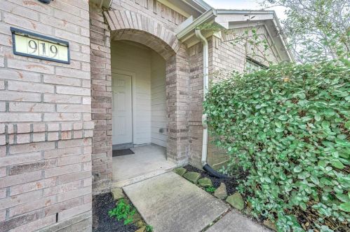 919 Butterfly Ln, Richmond TX  77469-4871 exterior