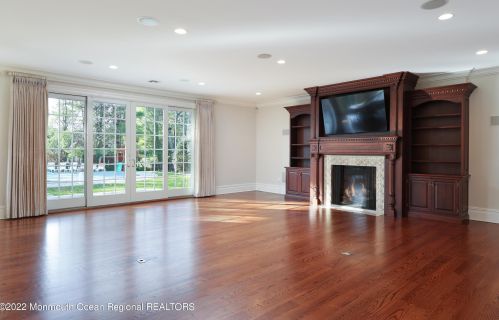 21 Vista Dr, Little Silver NJ  07739-1611 exterior