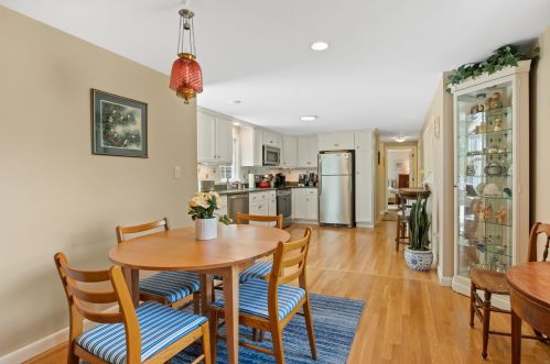 2 Uncle Zlotis Rd, Chatham MA 02633-1595 exterior