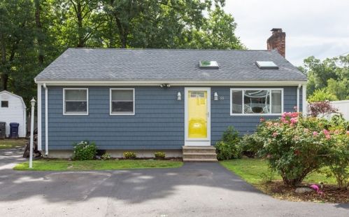 55 G St, Dracut, MA 01826-1101