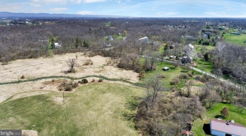 385 Springview Rd, Carlisle PA 17015-7411 exterior