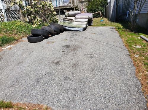 24 Kennedy St, Fall River, MA 02721-3420