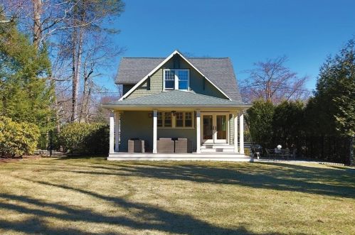 711 Chestnut St, Newton MA 02465-2529 exterior