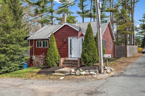 74 Robins St, East Bridgewater, MA 02333-2553
