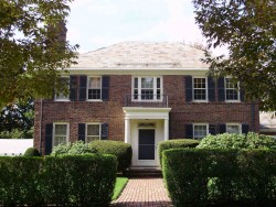 33 Nobscot Rd, Newton, MA 02459-1322