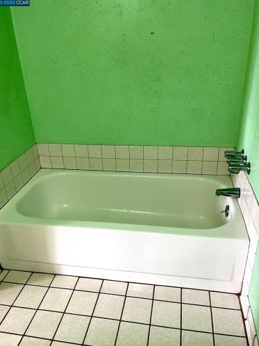 955 Burkhart Ave, San Leandro CA 94579-2031 exterior