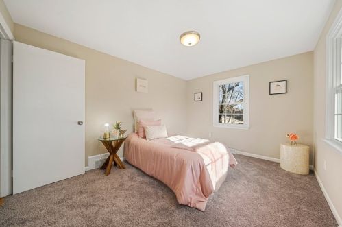 39 Sunset Dr, Seekonk MA 02771-4511 exterior