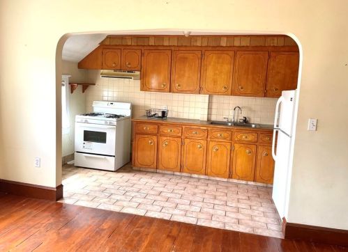 249 Griffin St, Fall River MA 02724-2735 exterior