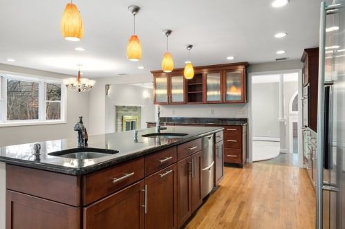 901 Randolph Ave, Milton MA 02186-3404 exterior