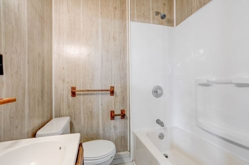 282 Sprague St, Fall River MA 02724-2719 exterior