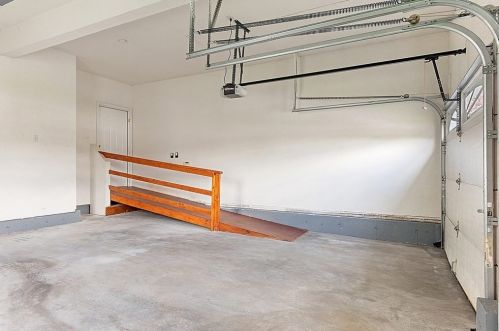 32 Hickory Xing, Dracut MA  01826-2584 exterior