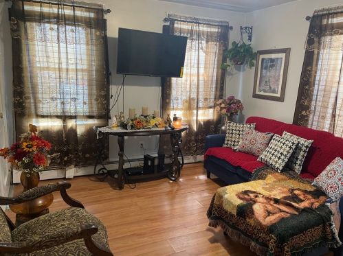 22 Hollywood St, Worcester MA  01610-3260 exterior