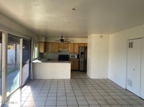 3828 Becker Ln, Phoenix, AZ 85029-4021