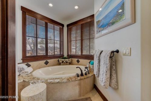 2870 Westview Trl, Park City UT 84098-6342 exterior