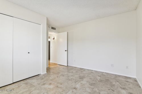 807 Country Gables Dr, Phoenix AZ  85022-3711 exterior