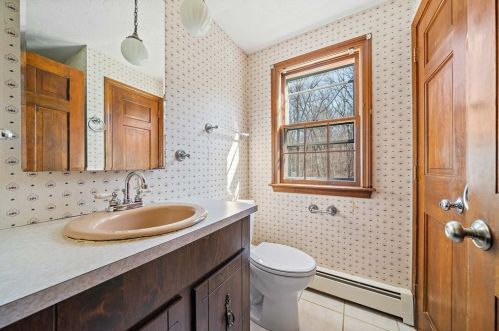 143 Rocky Hl Rd, Plymouth MA 02360-5501 exterior