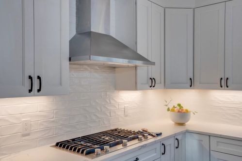 1 Dogwood Ln, North Reading MA 01864-1925 exterior