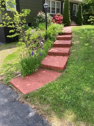 41 Hampstead St, Methuen, MA 01844-1709